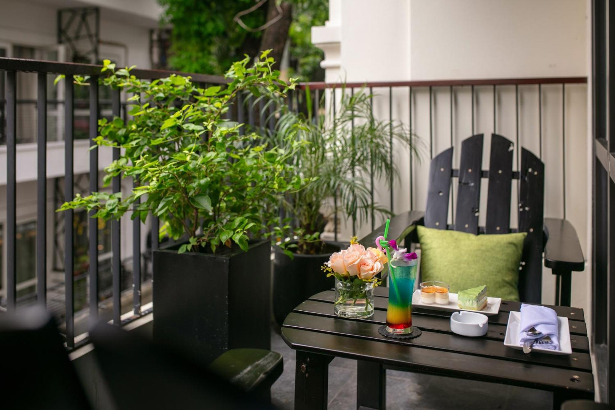Le Premier Hotel & Rooftop Bar Hanoi Exterior foto