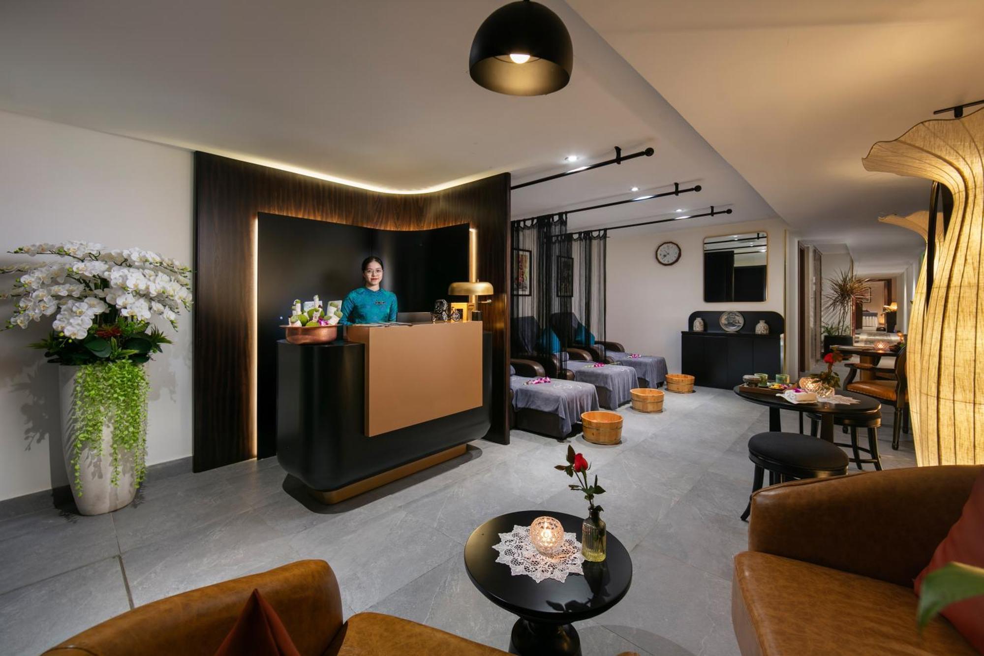 Le Premier Hotel & Rooftop Bar Hanoi Exterior foto