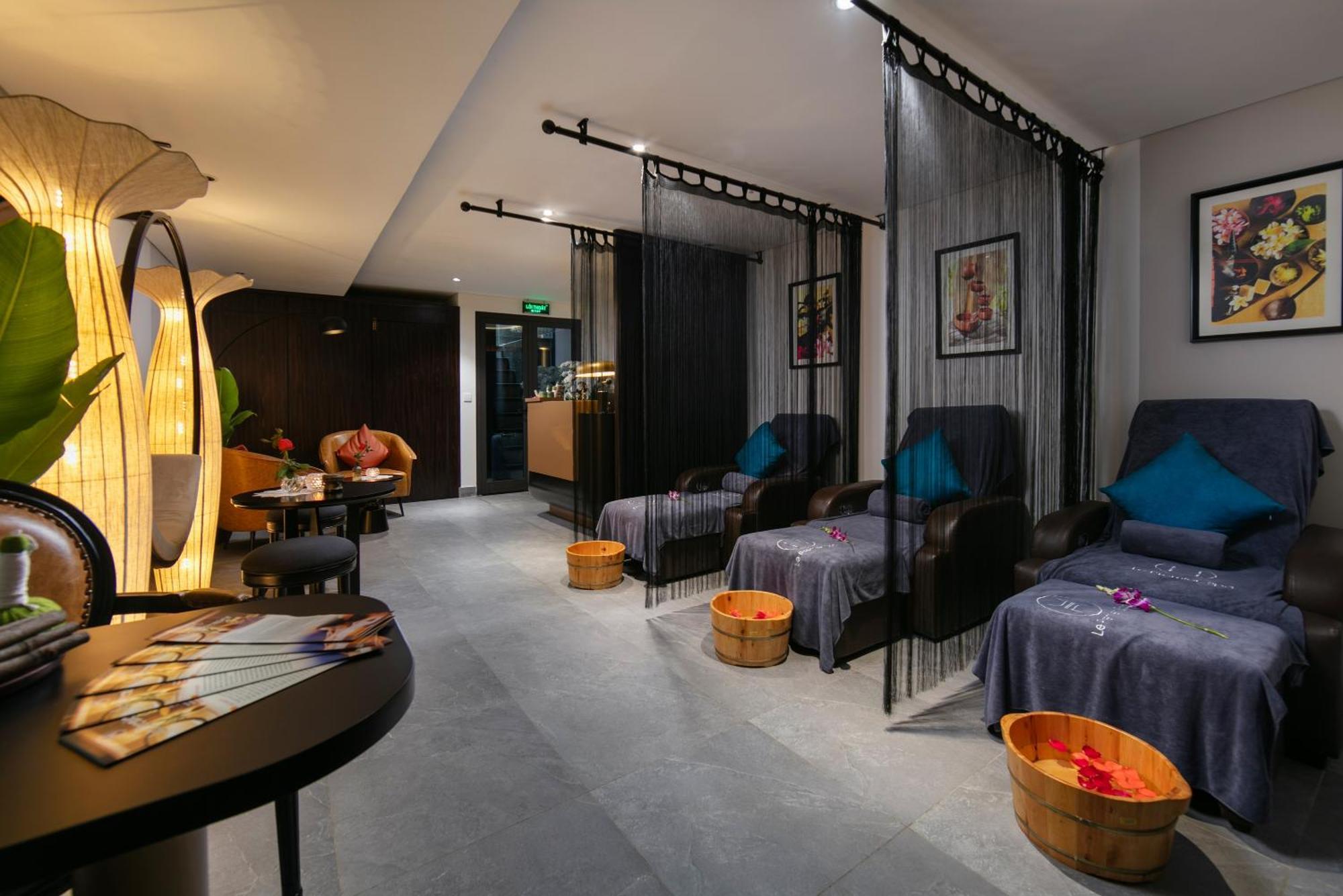 Le Premier Hotel & Rooftop Bar Hanoi Exterior foto