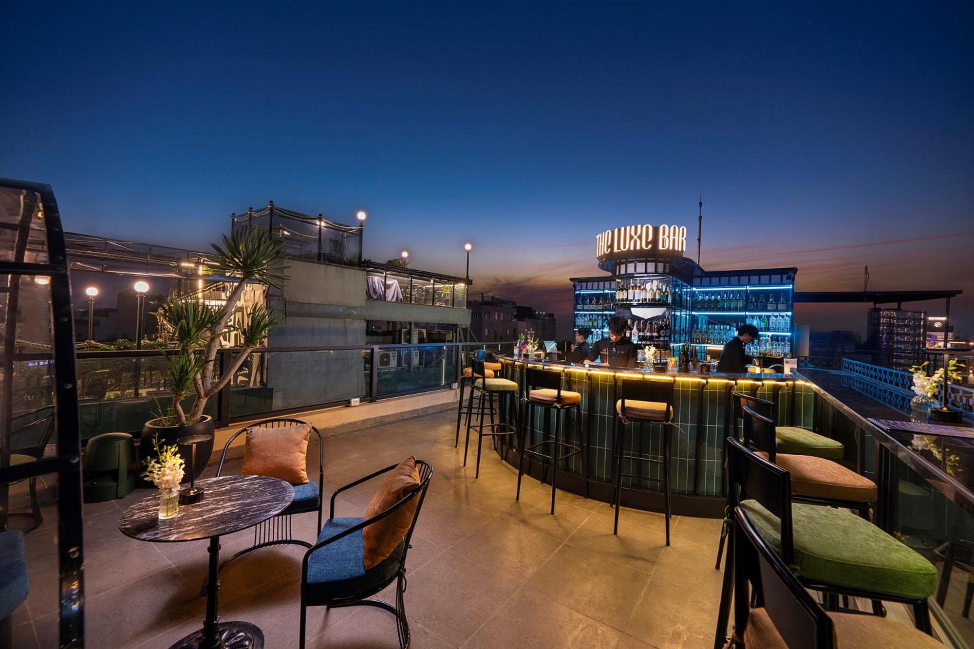 Le Premier Hotel & Rooftop Bar Hanoi Exterior foto