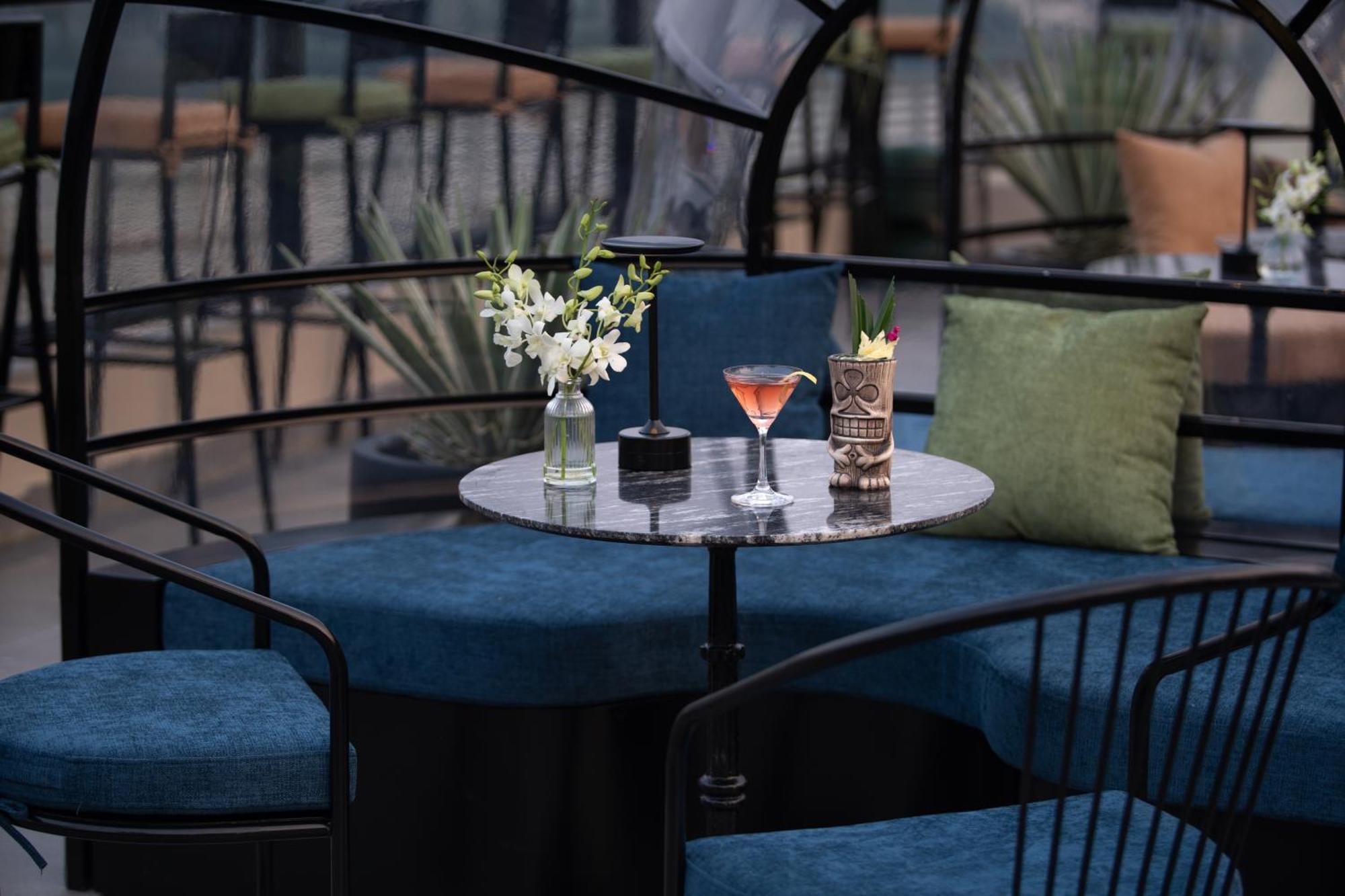 Le Premier Hotel & Rooftop Bar Hanoi Exterior foto