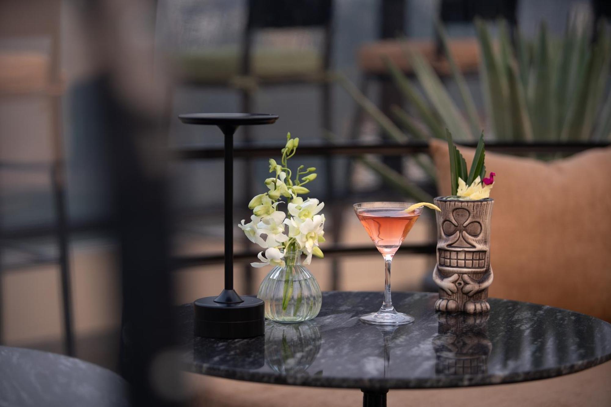 Le Premier Hotel & Rooftop Bar Hanoi Exterior foto